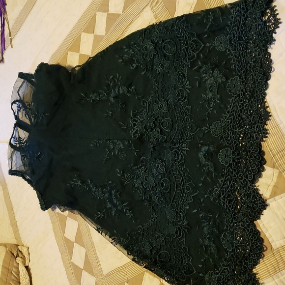 Like new stunning forest green dress.lace detail throughout - Picture 16 of 16